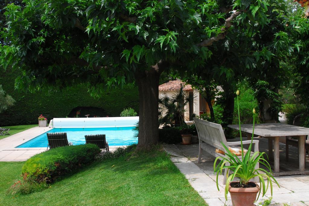Le Mas Des Lauriers Bed & Breakfast Paradou Exterior foto